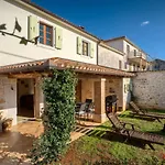 Villa Rustic Banko With Grill In Tinjan *
