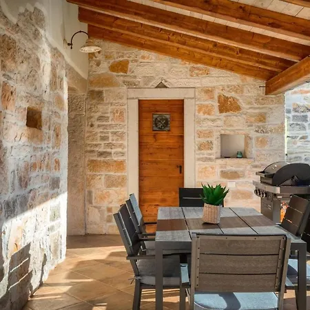 Villa Rustic Banko With Grill In Tinjan Rajki