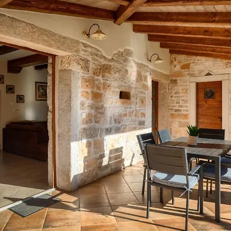 Rustic Banko With Grill In Tinjan Rajki