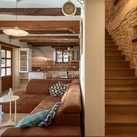 Villa Rustic Banko With Grill In Tinjan *