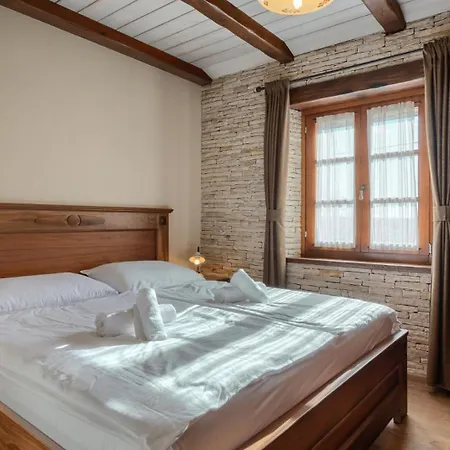 Rustic Banko With Grill In Tinjan Villa