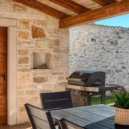 Villa Rustic Banko With Grill In Tinjan Rajki