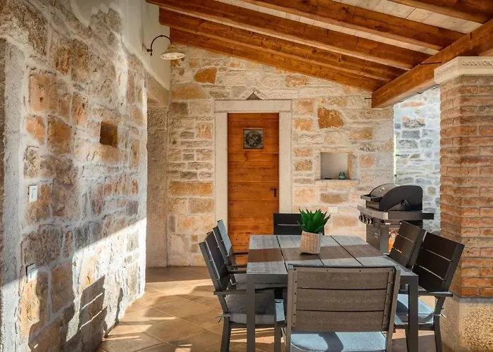 Villa Rustic Banko With Grill In Tinjan Rajki