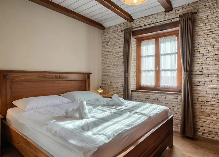 Rustic Banko With Grill In Tinjan Villa