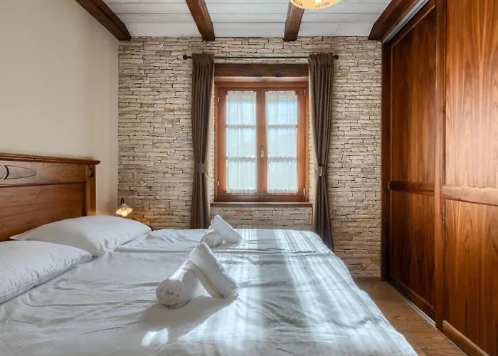 Rustic Banko With Grill In Tinjan Villa Rajki