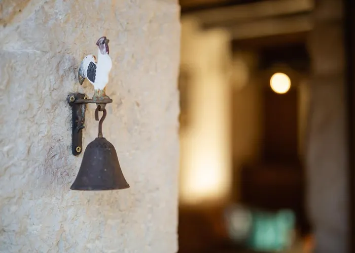 Rustic Banko With Grill In Tinjan Villa *