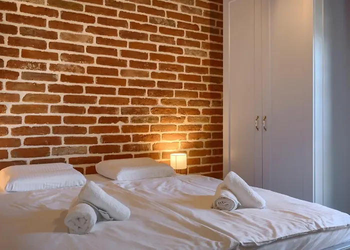 Rustic Banko With Grill In Tinjan Rajki