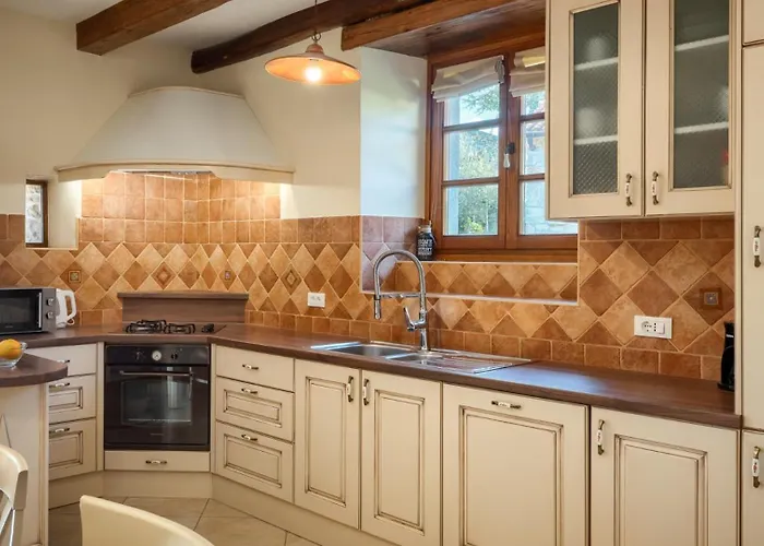 Rustic Banko With Grill In Tinjan Rajki