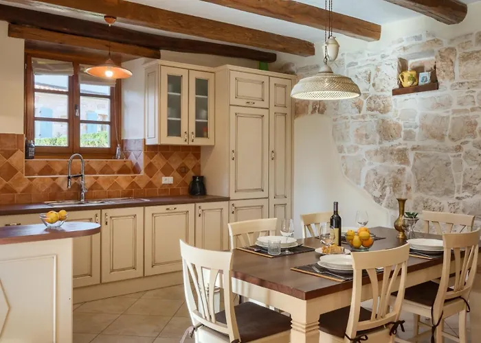 Rustic Banko With Grill In Tinjan Villa