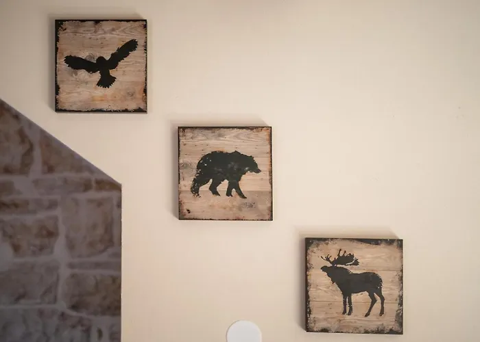 Rustic Banko With Grill In Tinjan Villa