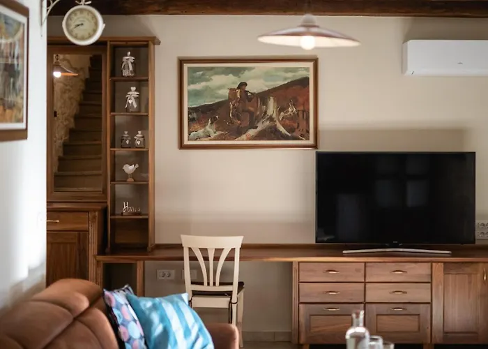 Rustic Banko With Grill In Tinjan Villa Rajki